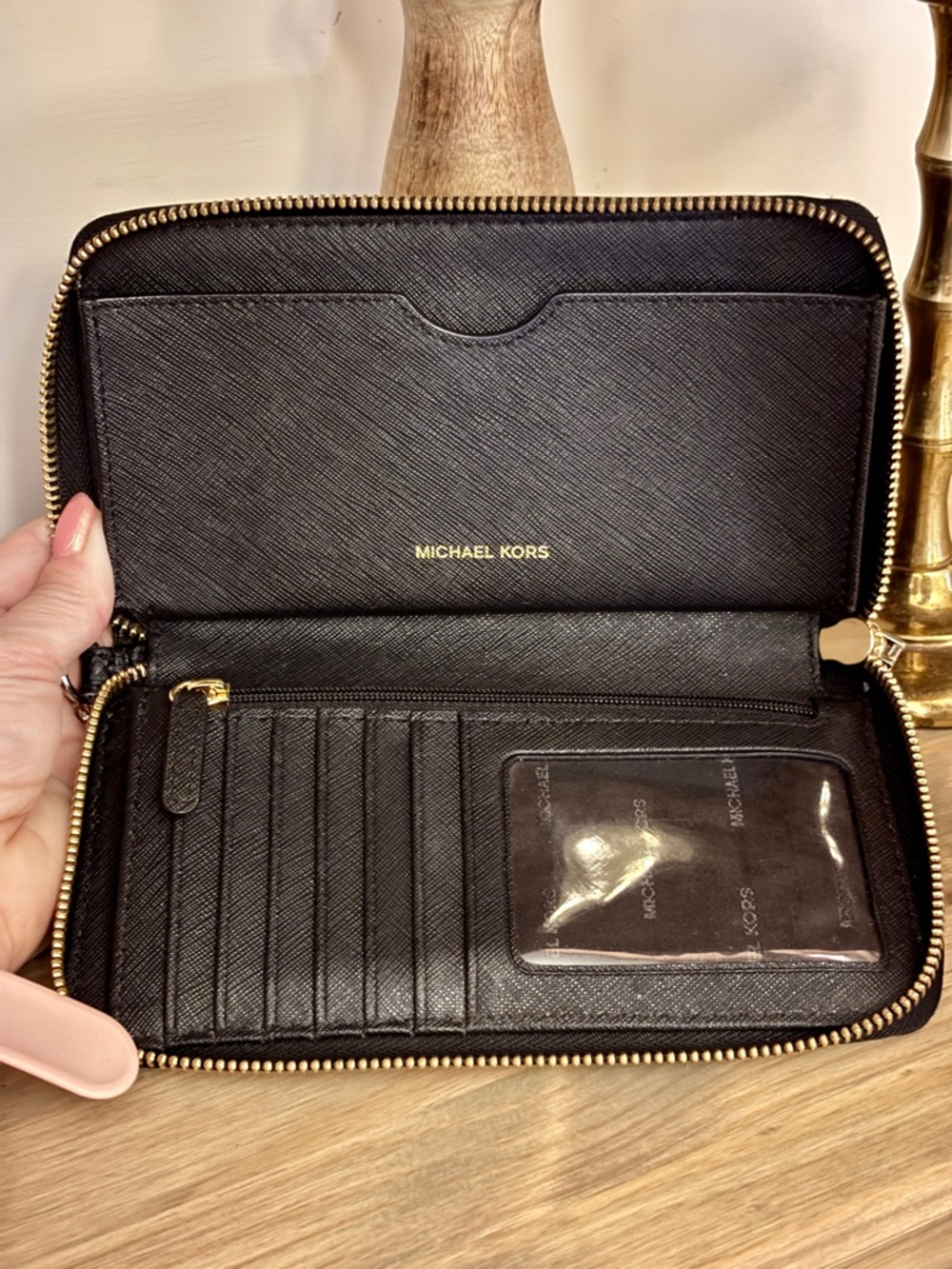 Michael Kors Jet Set Travel Large Zip Around Wallet - Picture 4 of 7